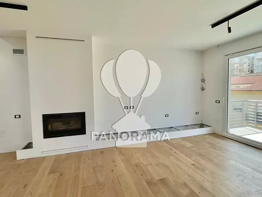 Immagine 19 di Casa trifamiliare in vendita  in via pertini a Alcamo