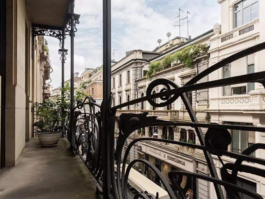 Immagine 17 di Castello in affitto  in Via Spadari a Milano