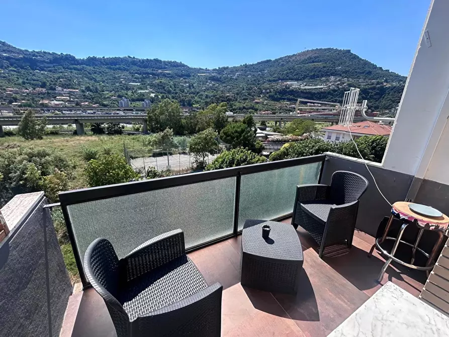 Immagine 2 di Casa trifamiliare in vendita  a Ventimiglia
