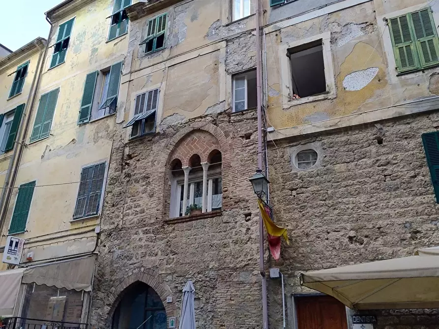 Immagine 2 di Casa trifamiliare in vendita  in Piazza della Fontana, 3 a Ventimiglia