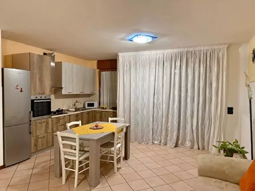 Immagine 2 di Casa trifamiliare in vendita  a Refrontolo