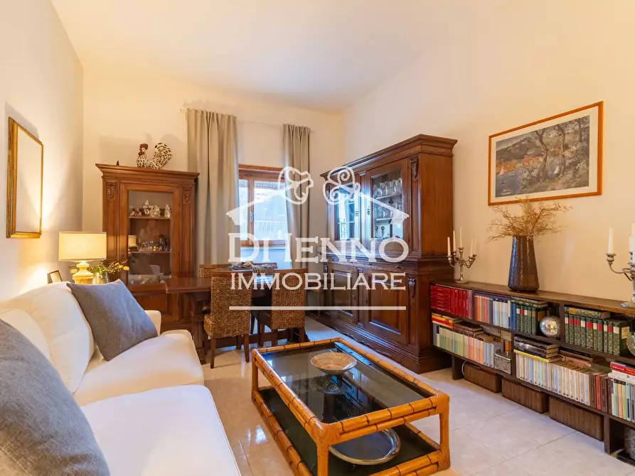 Immagine 1 di Casa trifamiliare in vendita  in Via Pedrengo a Roma