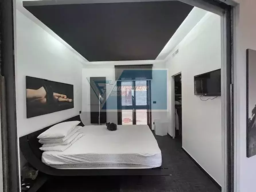 Immagine 30 di Casa trifamiliare in vendita  in Via Capuana a Buccheri