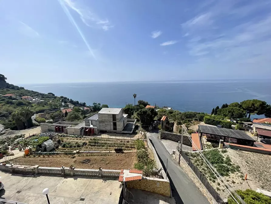 Immagine 3 di Casa trifamiliare in vendita  a Ventimiglia