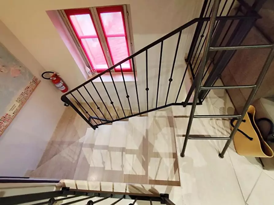 Immagine 16 di Casa trifamiliare in vendita  a Barolo