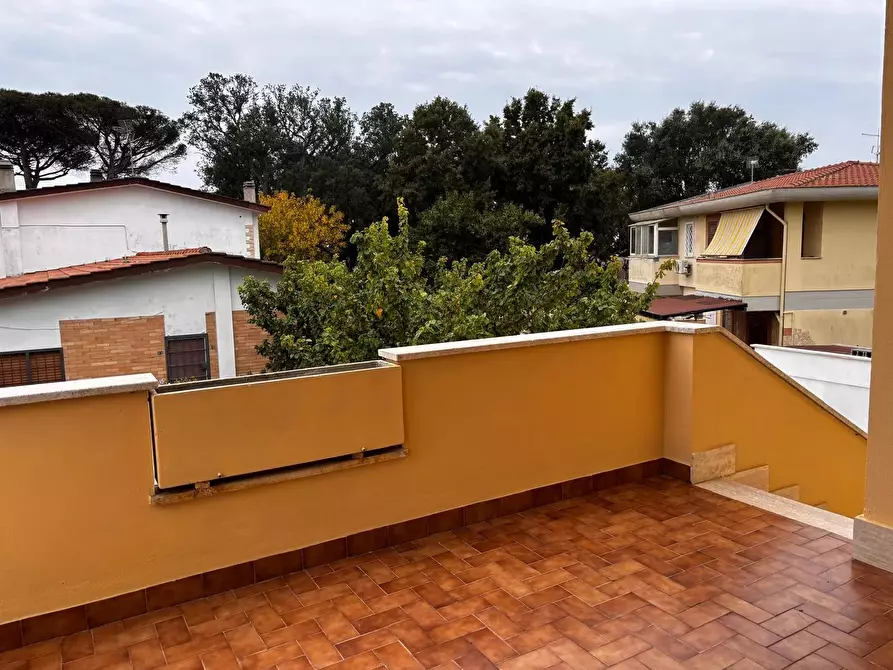 Immagine 10 di Casa trifamiliare in vendita  in Via delle Cinque Miglia a Anzio