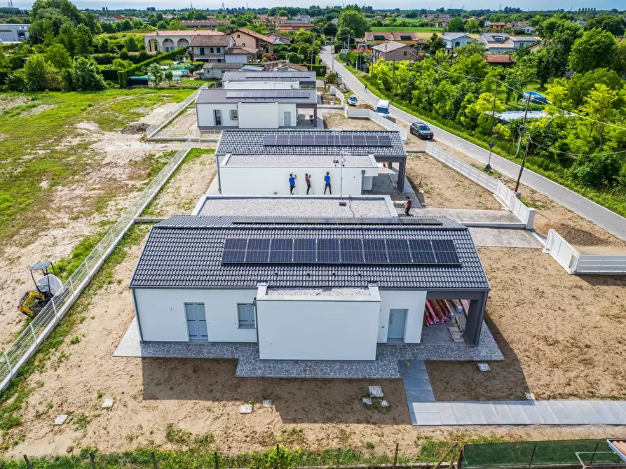 Immagine 10 di Terreno edificabile in vendita  a Albignasego