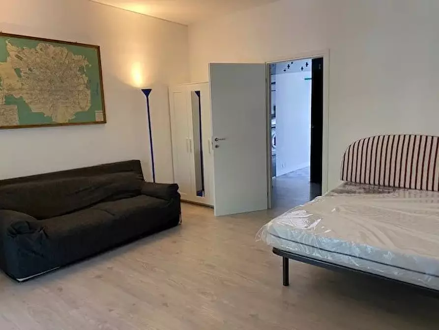 Immagine 1 di Casa trifamiliare in affitto  in Via Teodosio, 70 a Milano