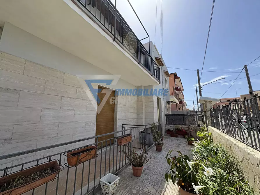 Immagine 2 di Casa trifamiliare in vendita  in Via Chiaramonte Gulfi a Siracusa