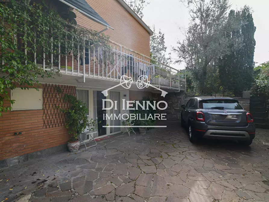 Immagine 5 di Casa trifamiliare in vendita  in Via Riserva del Bagno, 10 a Roma
