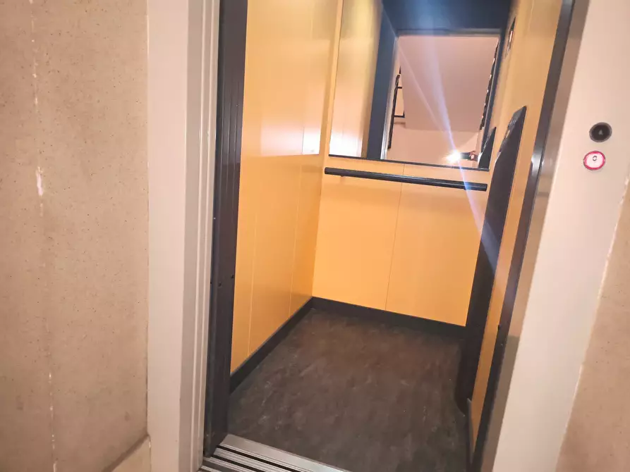 Immagine 32 di Casa trifamiliare in vendita  a Messina