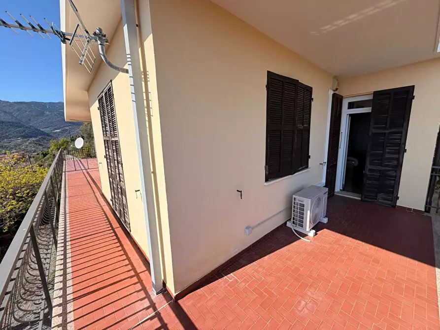 Immagine 2 di Casa trifamiliare in affitto  a Ventimiglia