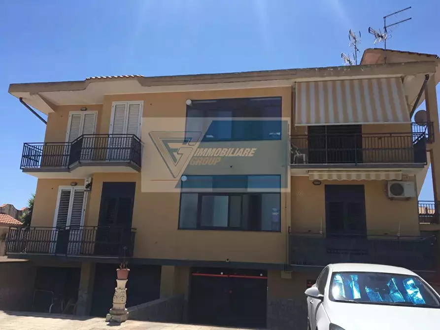 Immagine 2 di Casa trifamiliare in vendita  in Via Mario Rapisardi a Buccheri