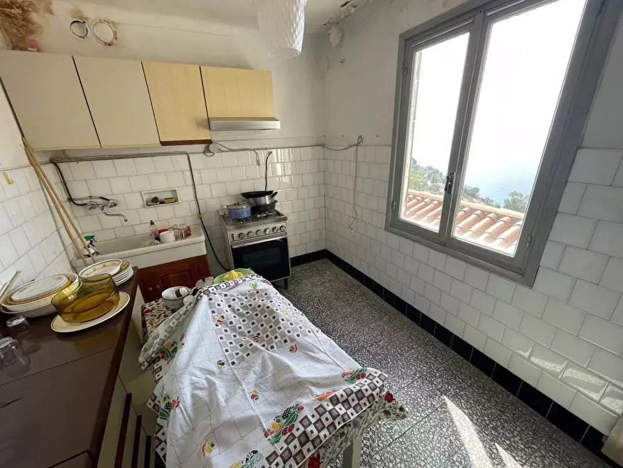 Immagine 12 di Casa trifamiliare in vendita  a Ventimiglia