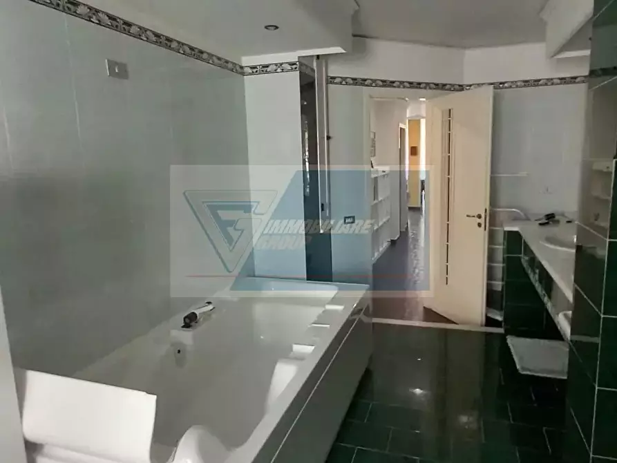 Immagine 13 di Casa trifamiliare in vendita  in Via Cassaro, 11 a Siracusa