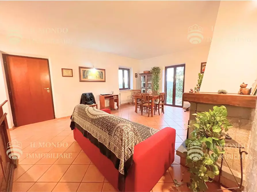 Immagine 9 di Casa trifamiliare in vendita  a Palombara Sabina