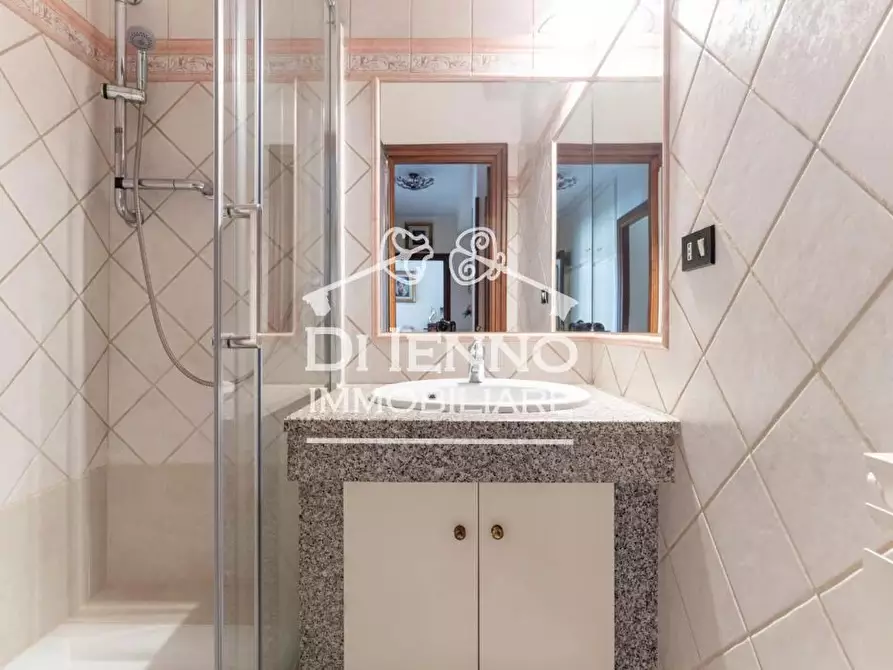 Immagine 23 di Casa trifamiliare in vendita  in Via Cairano a Roma