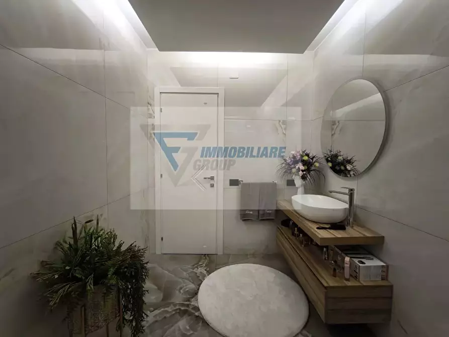 Immagine 26 di Casa trifamiliare in vendita  in Via Ippolito Nievo a Siracusa