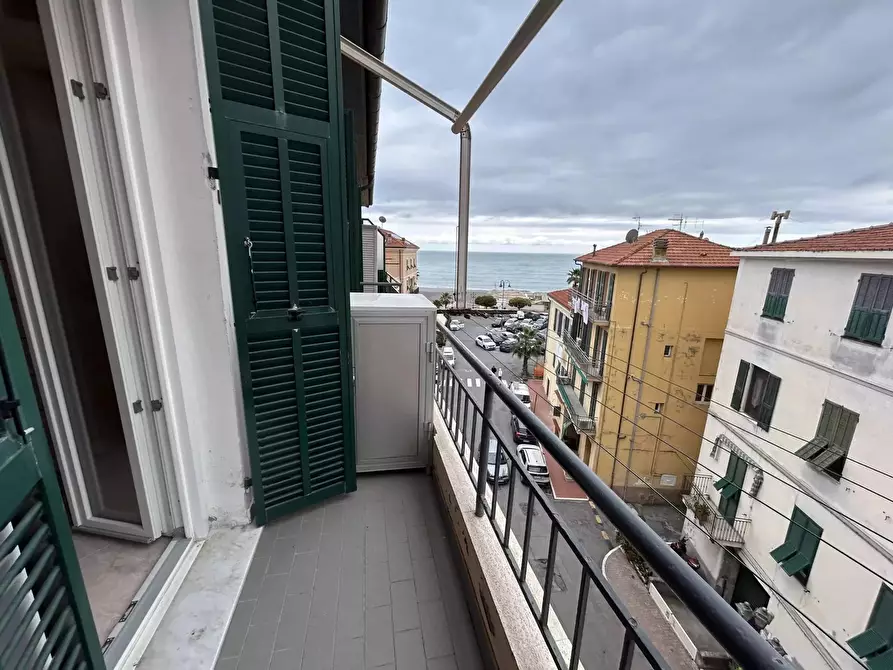 Immagine 12 di Casa trifamiliare in vendita  in Via Cristoforo Colombo 7 a Ventimiglia