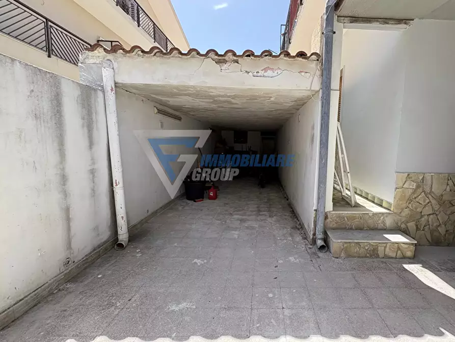 Immagine 11 di Casa trifamiliare in vendita  in Via Chiaramonte Gulfi a Siracusa
