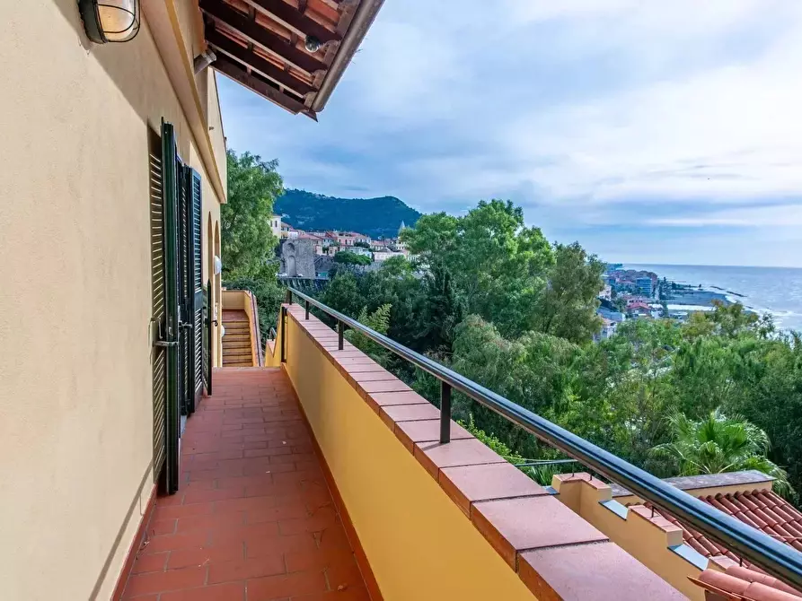Immagine 10 di Casa trifamiliare in affitto  a Ventimiglia