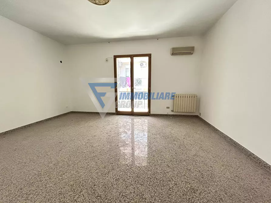 Immagine 2 di Casa trifamiliare in vendita  in Viale Zecchino a Siracusa