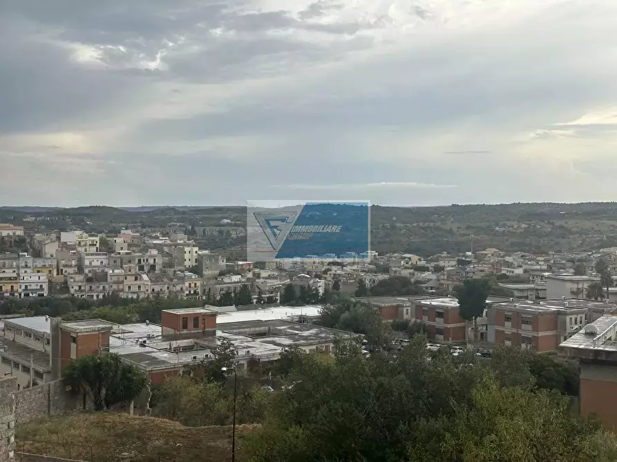 Immagine 5 di Casa trifamiliare in vendita  a Noto