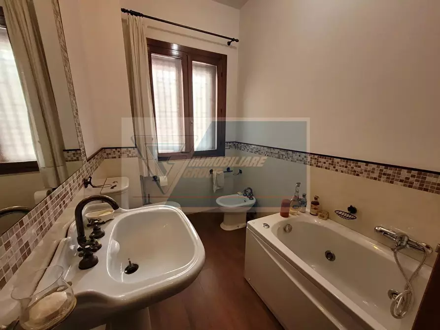 Immagine 10 di Casa trifamiliare in vendita  in Via Noto, 8 a Siracusa