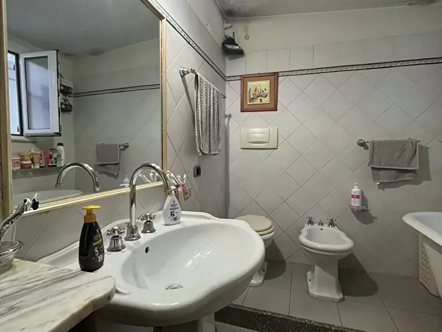 Immagine 10 di Casa trifamiliare in vendita  a Chiavari