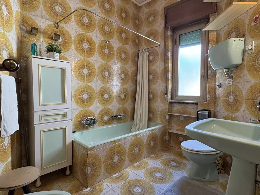 Immagine 18 di Casa trifamiliare in vendita  in Viale della Repubblica, 373 a Cosenza