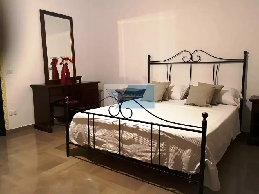 Immagine 1 di Casa trifamiliare in vendita  a Noto