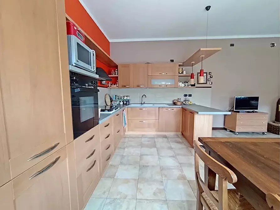 Immagine 10 di Casa trifamiliare in vendita  a Dogliani