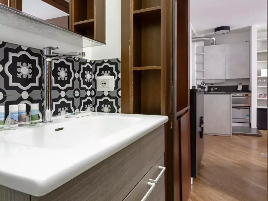 Immagine 15 di Casa trifamiliare in vendita  in Viale Abruzzi, 19 a Milano