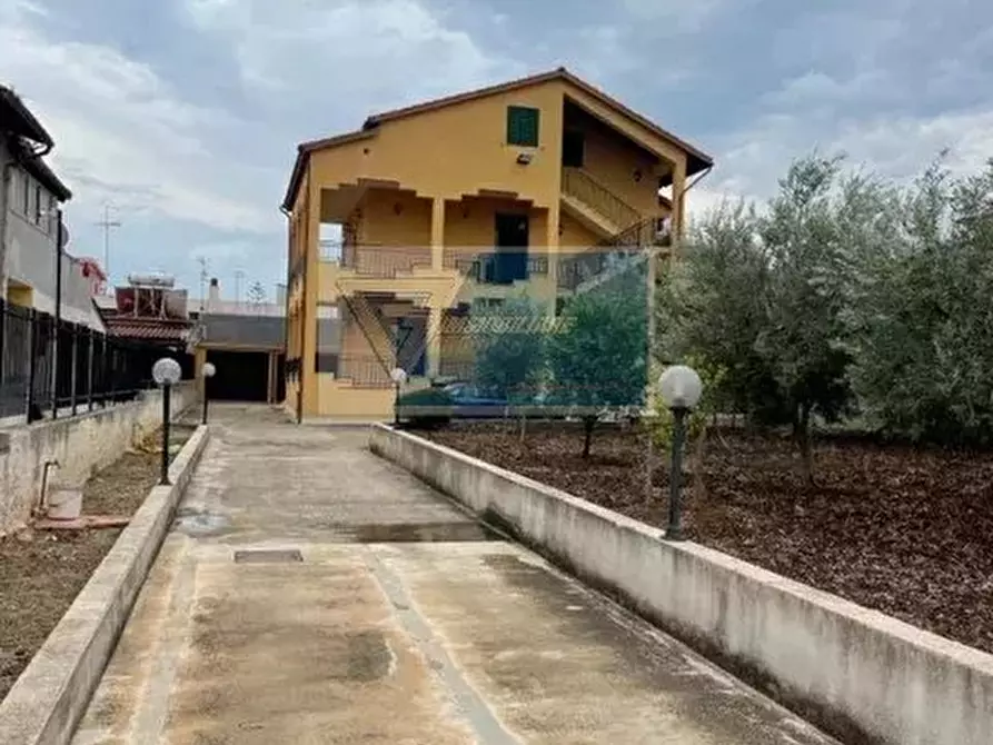 Immagine 5 di Casa trifamiliare in vendita  in Via Brancati a Buccheri