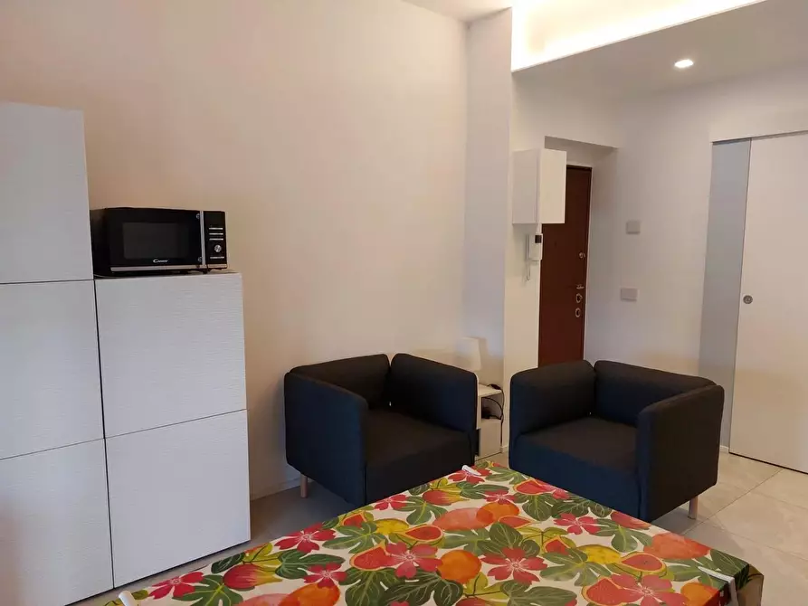 Immagine 11 di Casa trifamiliare in affitto  a Milano
