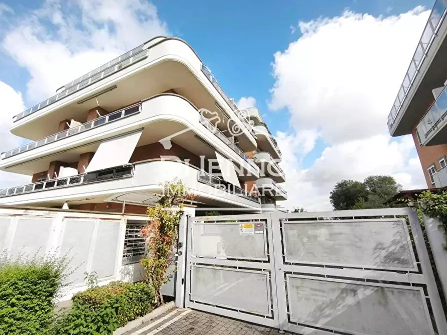 Immagine 27 di Casa trifamiliare in vendita  in Largo Ines Bedeschi a Roma