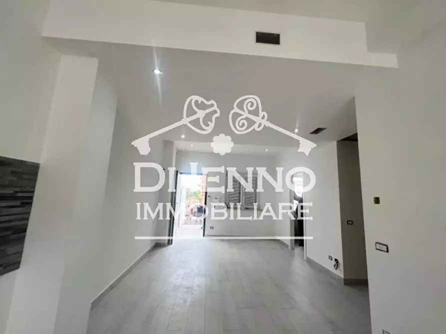 Immagine 1 di Casa trifamiliare in vendita  in Via Francesco Domenico Guerrazzi a Guidonia Montecelio