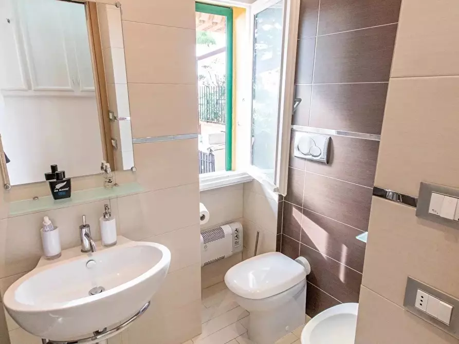 Immagine 12 di Casa trifamiliare in affitto  a Ventimiglia