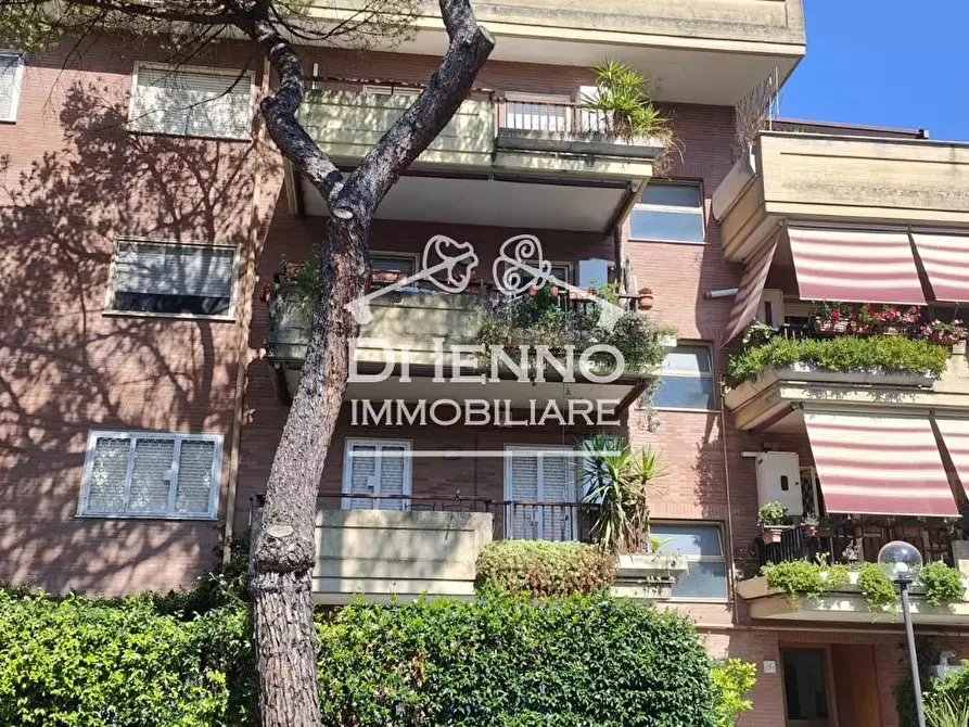 Immagine 14 di Casa trifamiliare in vendita  in Via Renato Mainardi a Roma