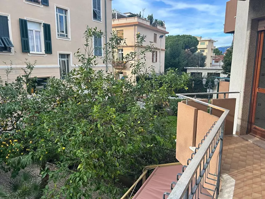 Immagine 2 di Casa trifamiliare in vendita  a Bordighera