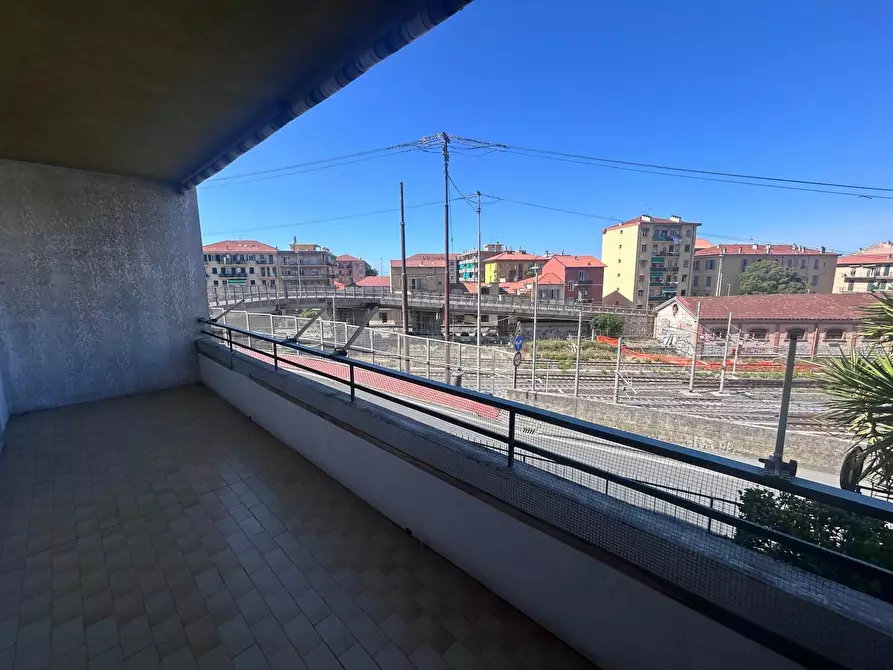 Immagine 11 di Casa trifamiliare in vendita  a Ventimiglia