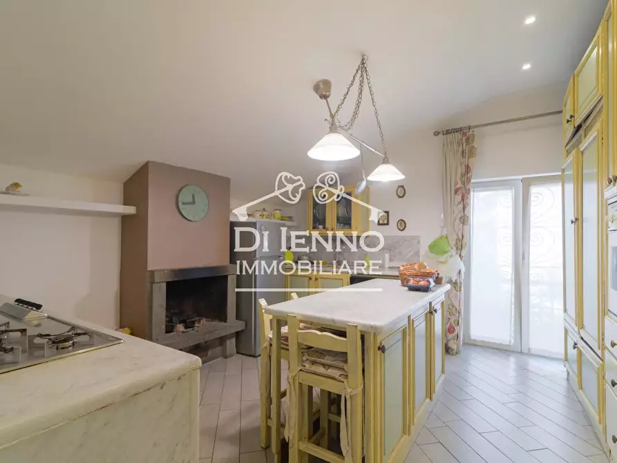 Immagine 15 di Casa trifamiliare in vendita  in Via Riserva del Bagno, 10 a Roma