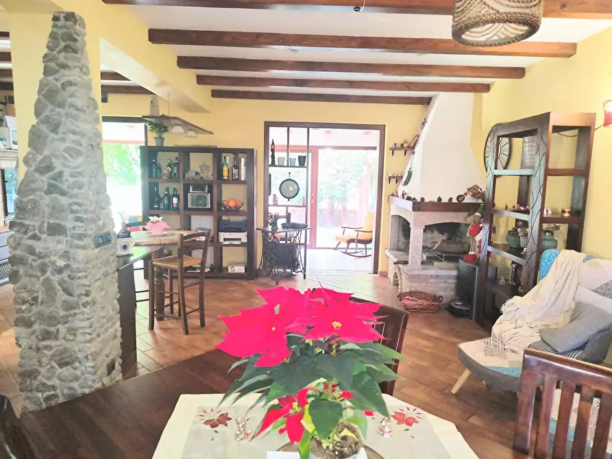 Immagine 5 di Casa trifamiliare in vendita  in Via delle Mimose, 9 a Messina