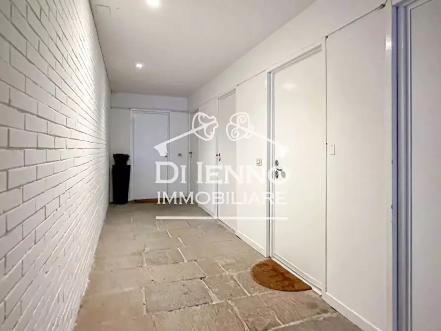 Immagine 23 di Casa trifamiliare in vendita  in Via dei Colli della Farnesina a Roma