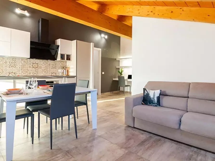 Immagine 1 di Casa trifamiliare in vendita  in Via degli Artigiani, 16 a Oristano