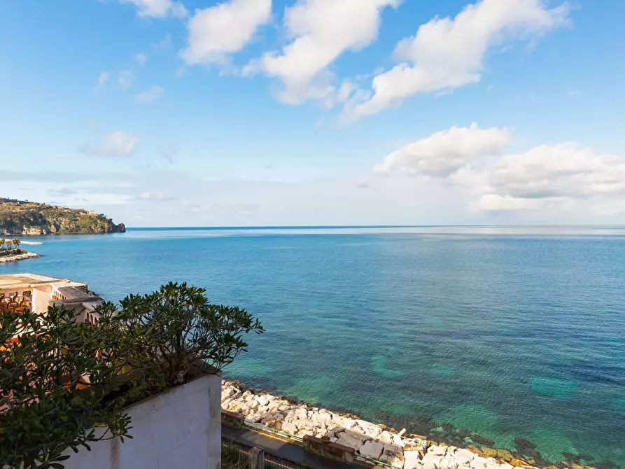 Immagine 12 di Casa trifamiliare in vendita  in via Eddomade, 39. a Casamicciola Terme