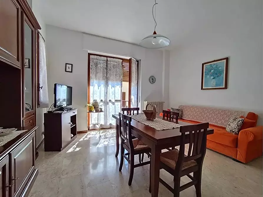 Immagine 2 di Casa trifamiliare in vendita  in VIA DIVISIONE CUNEENSE a Dogliani