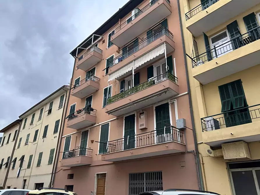 Immagine 2 di Casa trifamiliare in vendita  in Via Cristoforo Colombo 7 a Ventimiglia