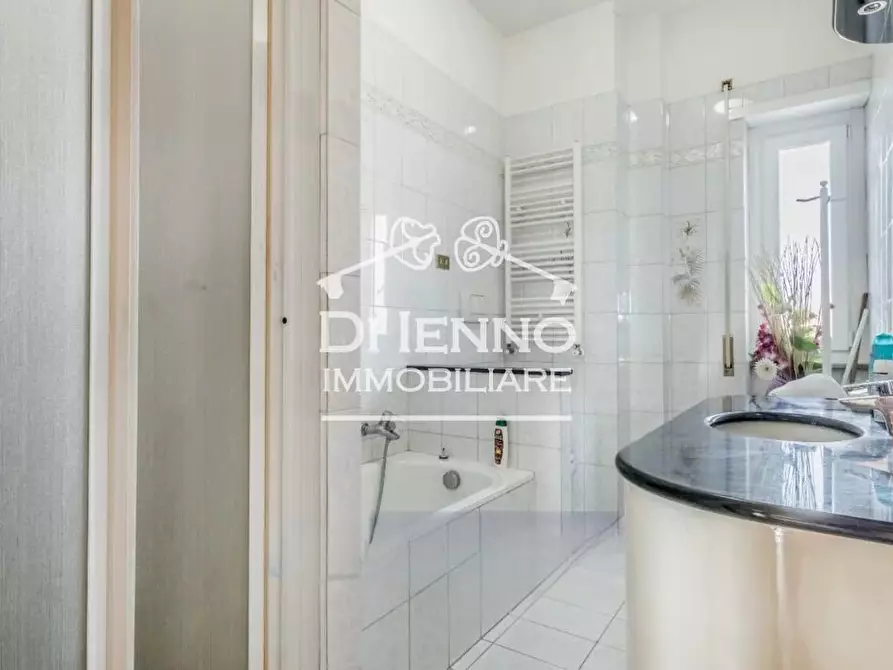 Immagine 17 di Casa trifamiliare in vendita  in Via della Rustica a Roma