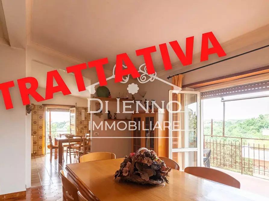 Immagine 1 di Casa trifamiliare in vendita  in Via Castenedolo a Roma